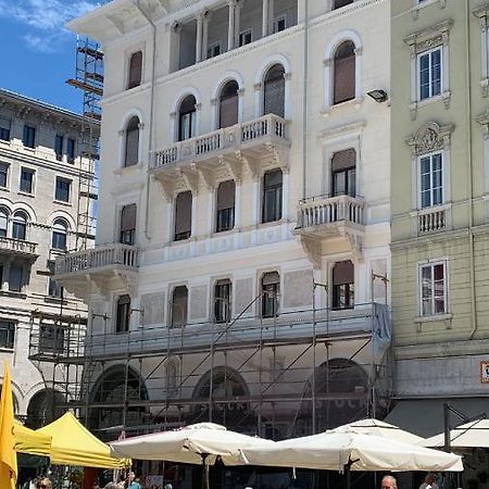 Piazza Goldoni Rooms Триест Экстерьер фото