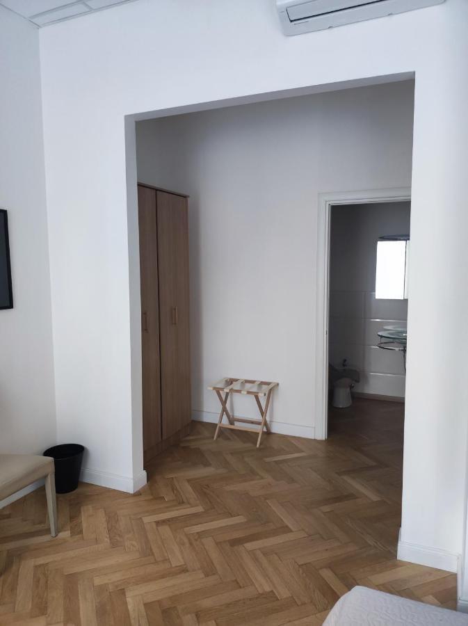 Piazza Goldoni Rooms Триест Экстерьер фото