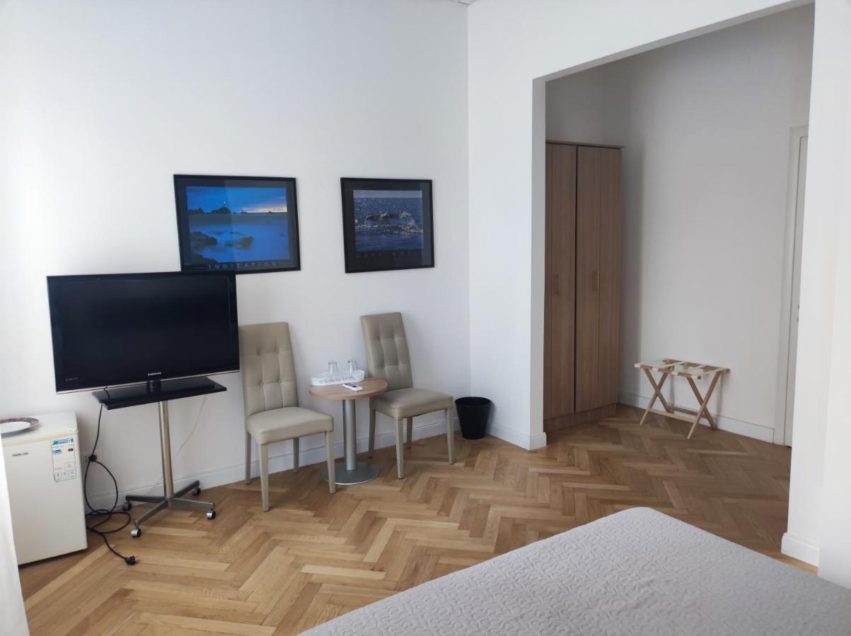 Piazza Goldoni Rooms Триест Экстерьер фото