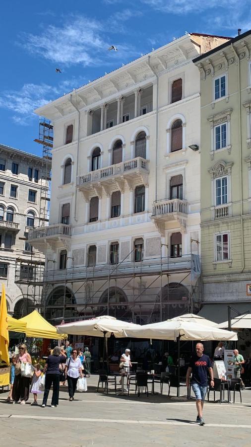 Piazza Goldoni Rooms Триест Экстерьер фото