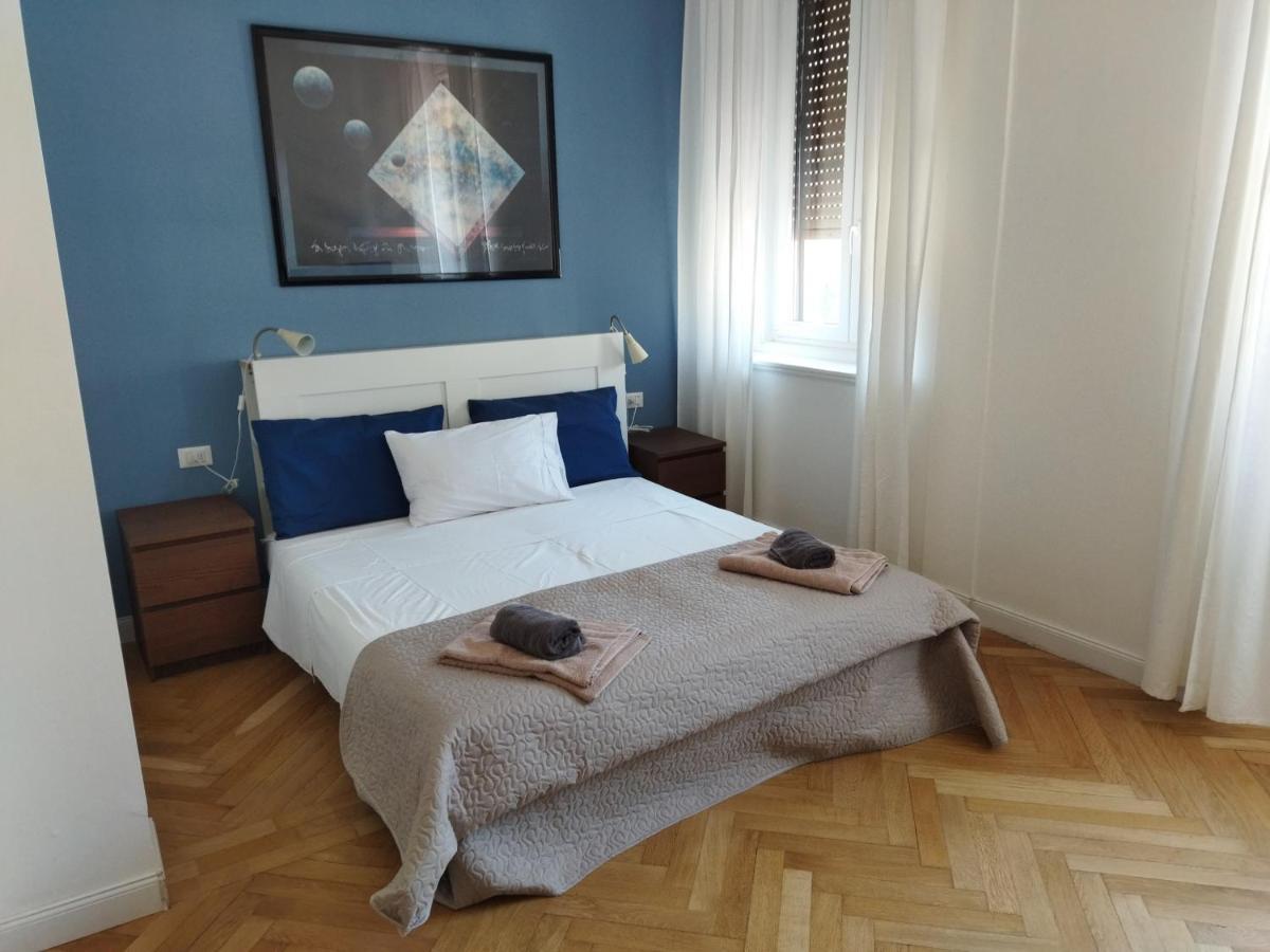 Piazza Goldoni Rooms Триест Экстерьер фото