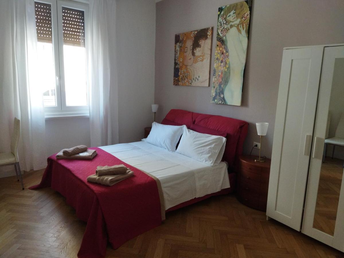 Piazza Goldoni Rooms Триест Экстерьер фото