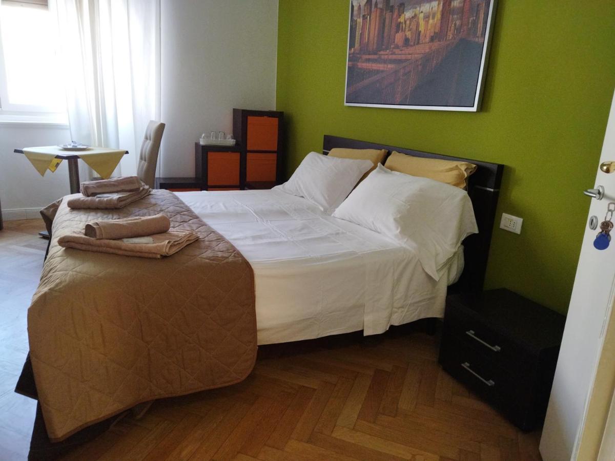 Piazza Goldoni Rooms Триест Экстерьер фото